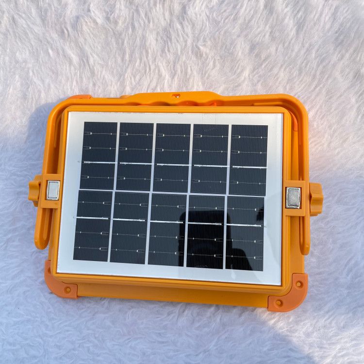 پرژکتور خورشیدی شارژی 200 وات ضد آب با نور LED قابل حمل