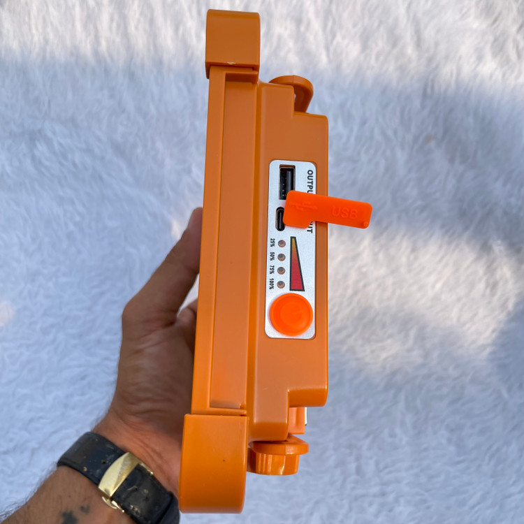 پرژکتور خورشیدی شارژی 100 وات ضدآب با نور LED قوی قابل حمل