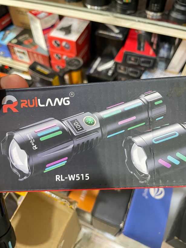 چراغ دستی حرفهای RUILANG RL‑W514 با برد ۷۰۰ متر، بدنه فلزی، پاوربانک و نمایشگر دیجیتال
