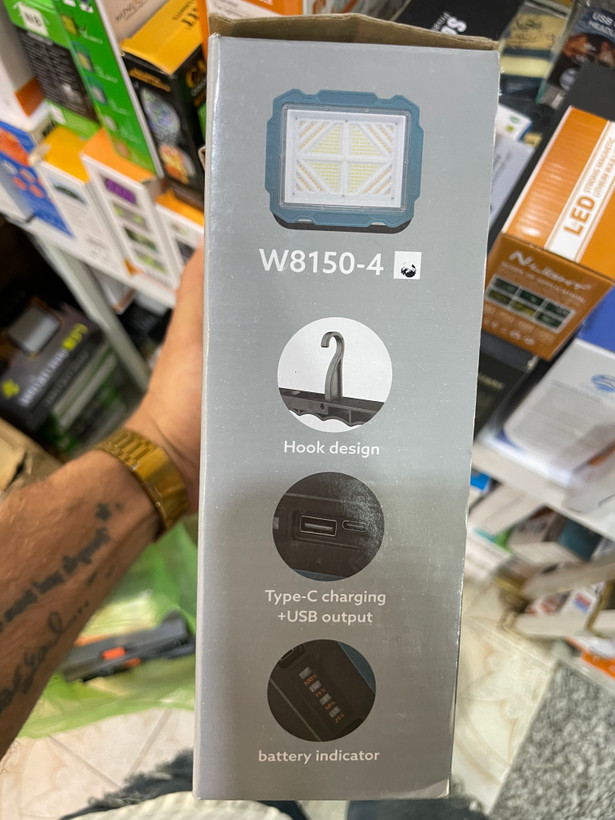 پروژکتور خورشیدی شارژی W8150-4 (۶ باتری، ۳ پنل، Type-C و USB)
