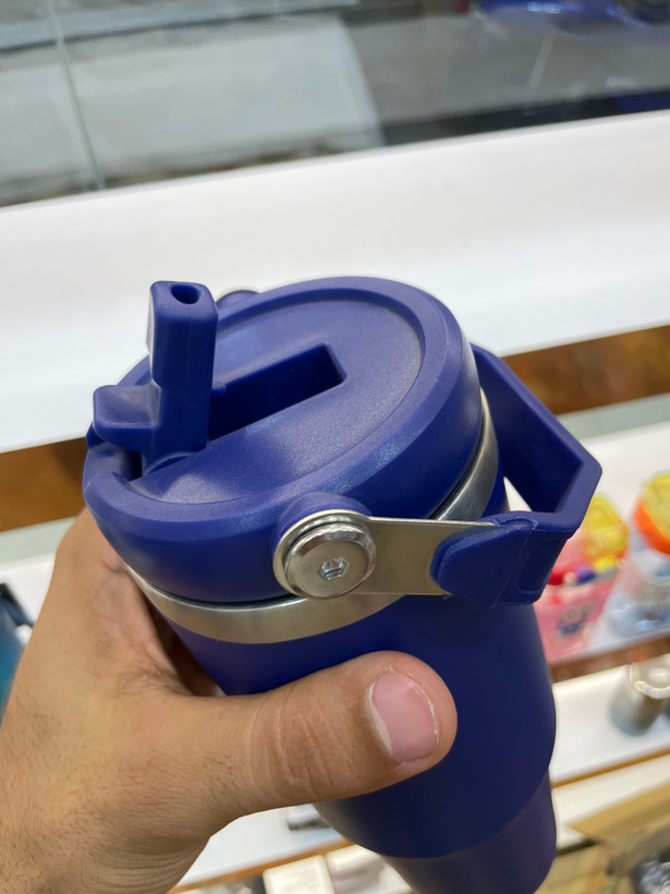 لیوان استنلی کوانچر H2.0 مدل دستهدار با نی و درب سهحالته