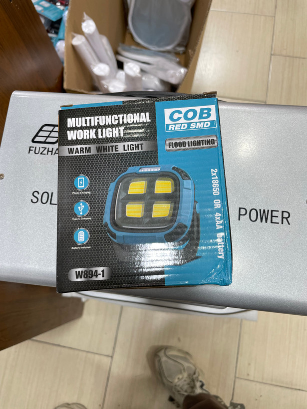 چراغ کار چندکاره W894-1 با نور COB و قابلیت آویز، آهنربا و شارژ Type-C