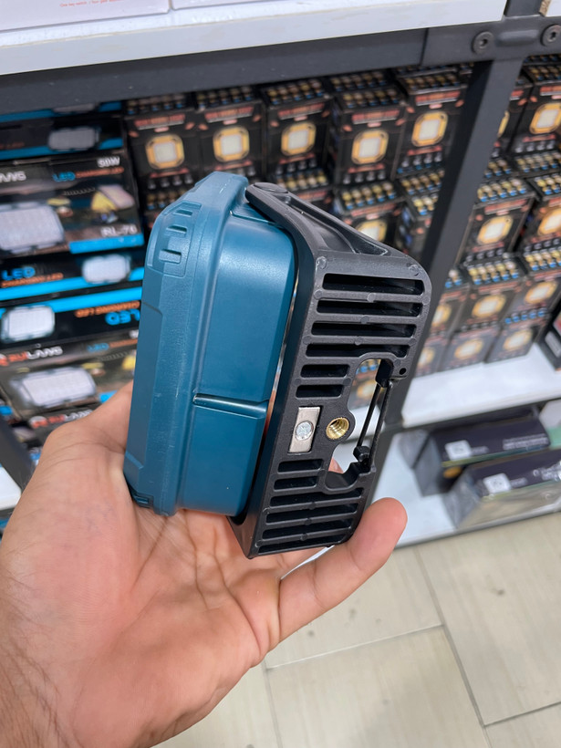 پروژکتور شارژی روئیلانگ مدل RL-78 توان معادل ۱۰۰ وات با پاوربانک و پایه آهنربایی