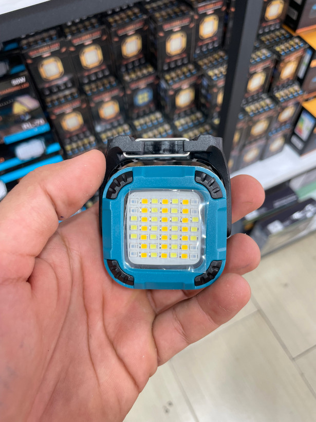 مینی پرژکتور قابل حمل مدل W8129-2 با باتری لیتیومیون قابل شارژ