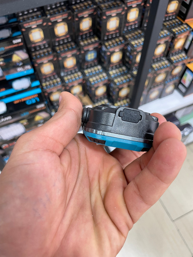 مینی پرژکتور قابل حمل مدل W8129-2 با باتری لیتیومیون قابل شارژ
