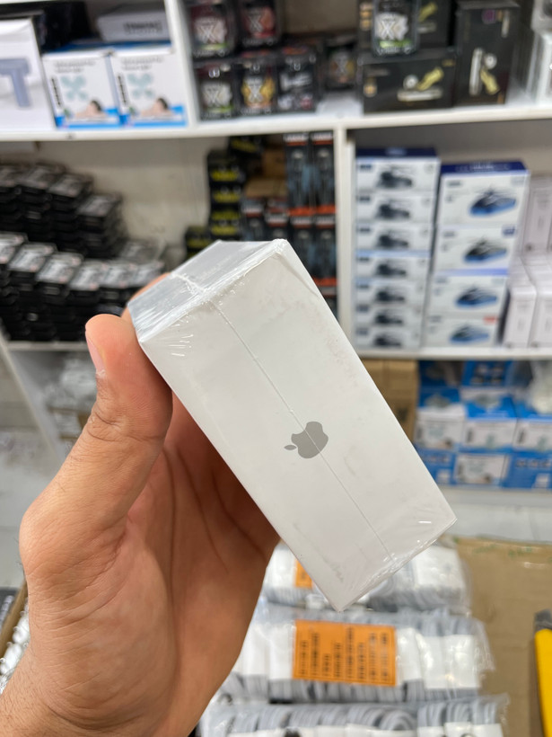 ایرپاد پرو اورجینال اپل نسل دوم با کیس شارژ مگسیف USB-C